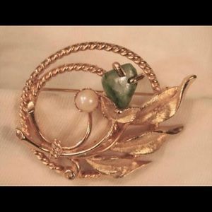 Vintage Sarah Coventry swooped leaves brooch